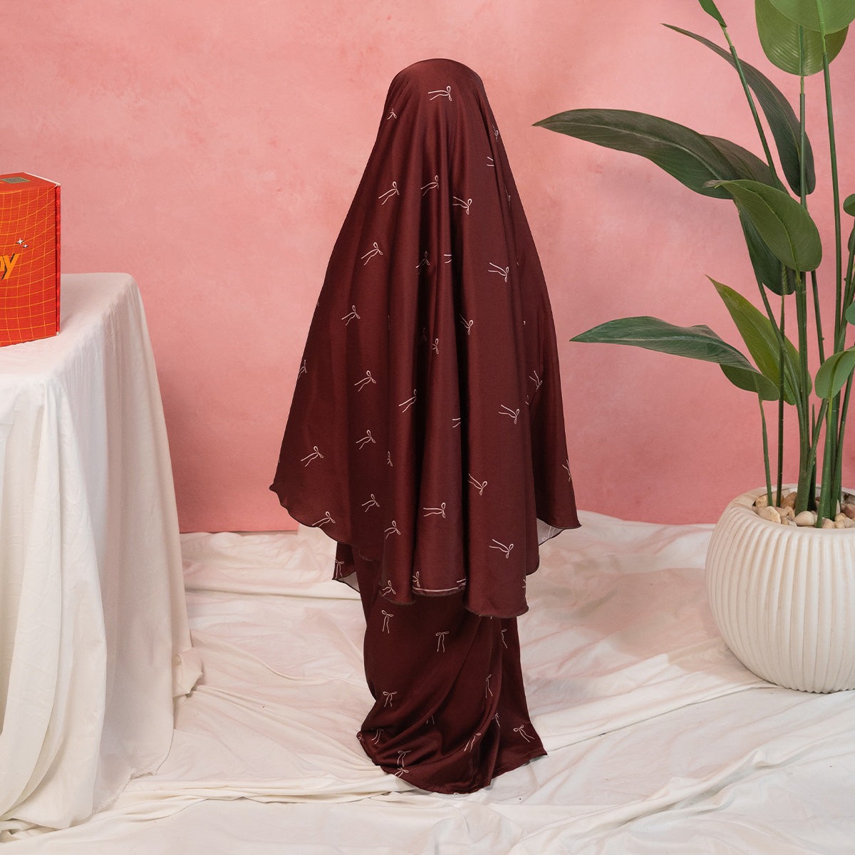 Kids White Ribbons Satin Isdal Set Secondary image