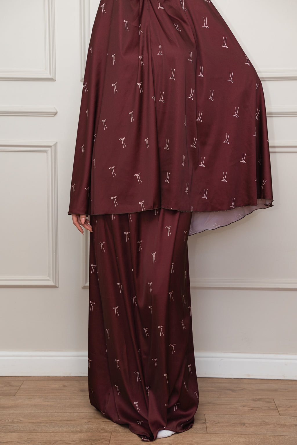 White Ribbons Satin Isdal Set