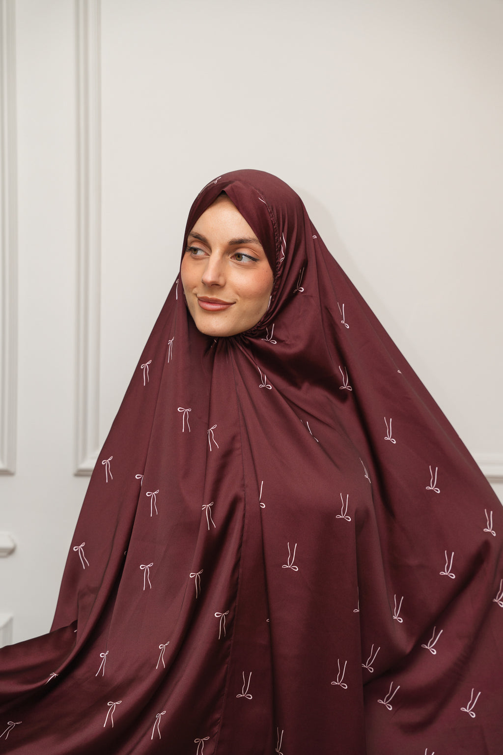 White Ribbons Satin Isdal Set