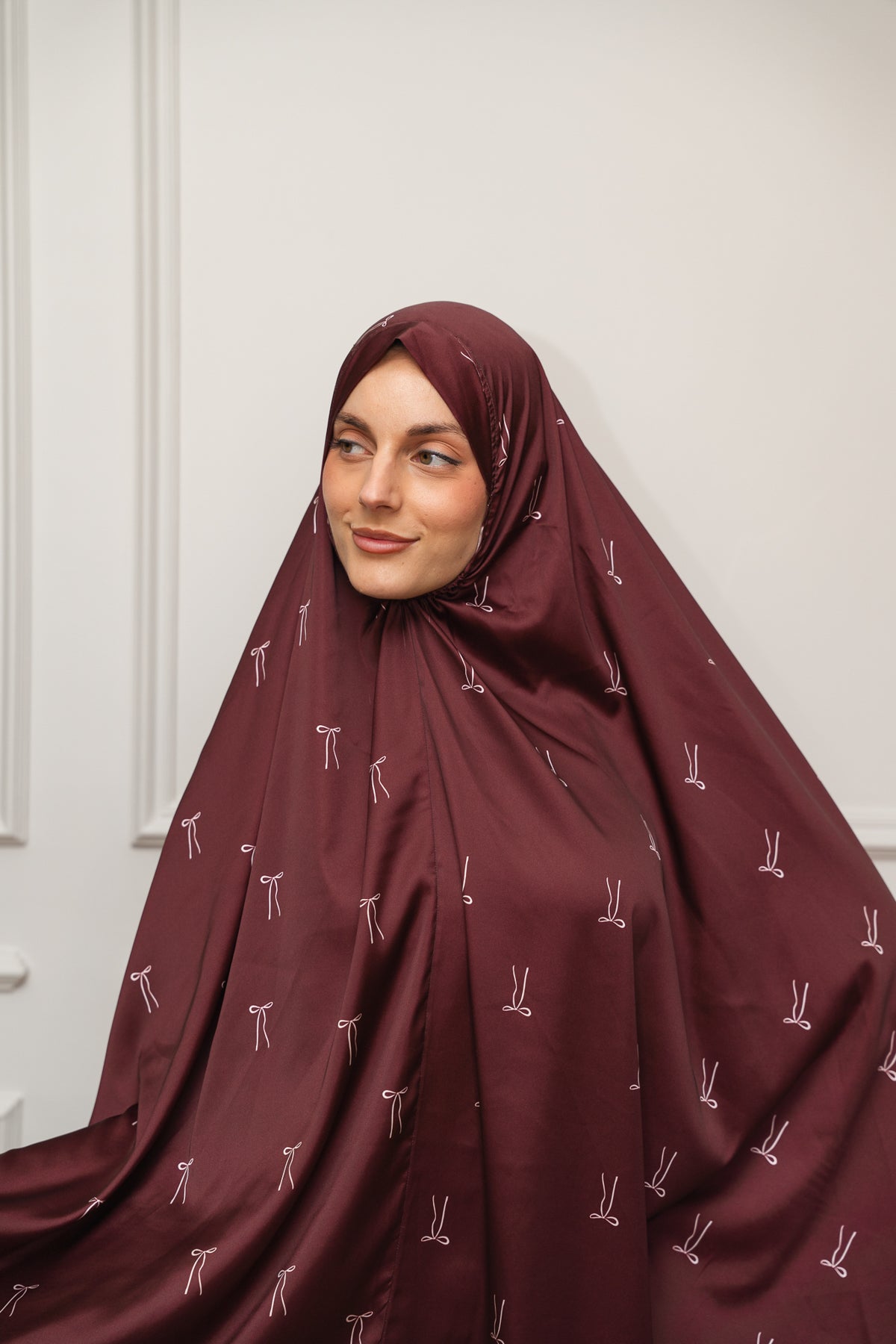 White Ribbons Satin Isdal Set